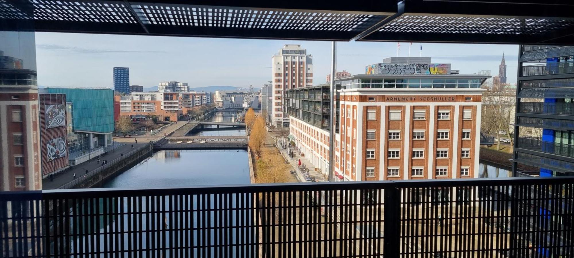 Bel Appartement Contemporain Avec Terrasse Climatisation Et Parking Payant En Option Strasbourg Exterior photo